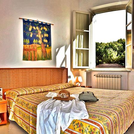 Hotel Villa Fiorisella Marina di Massa Bagian luar foto