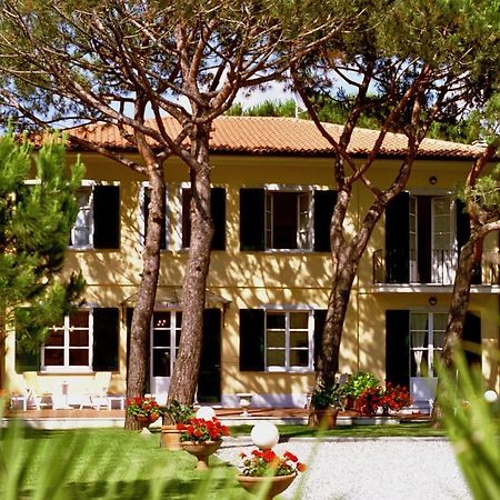 Hotel Villa Fiorisella Marina di Massa Bagian luar foto