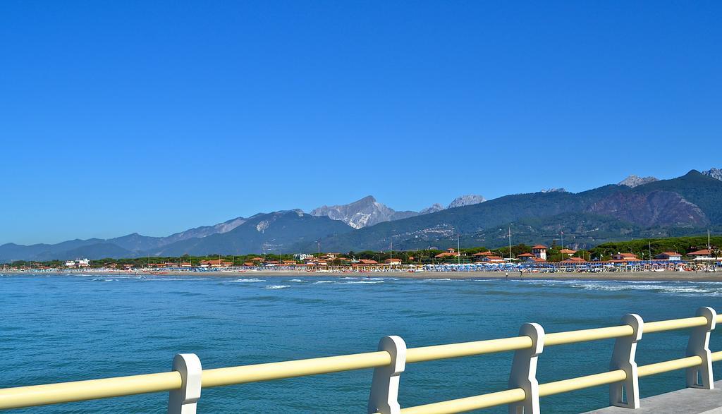 Hotel Villa Fiorisella Marina di Massa Bagian luar foto