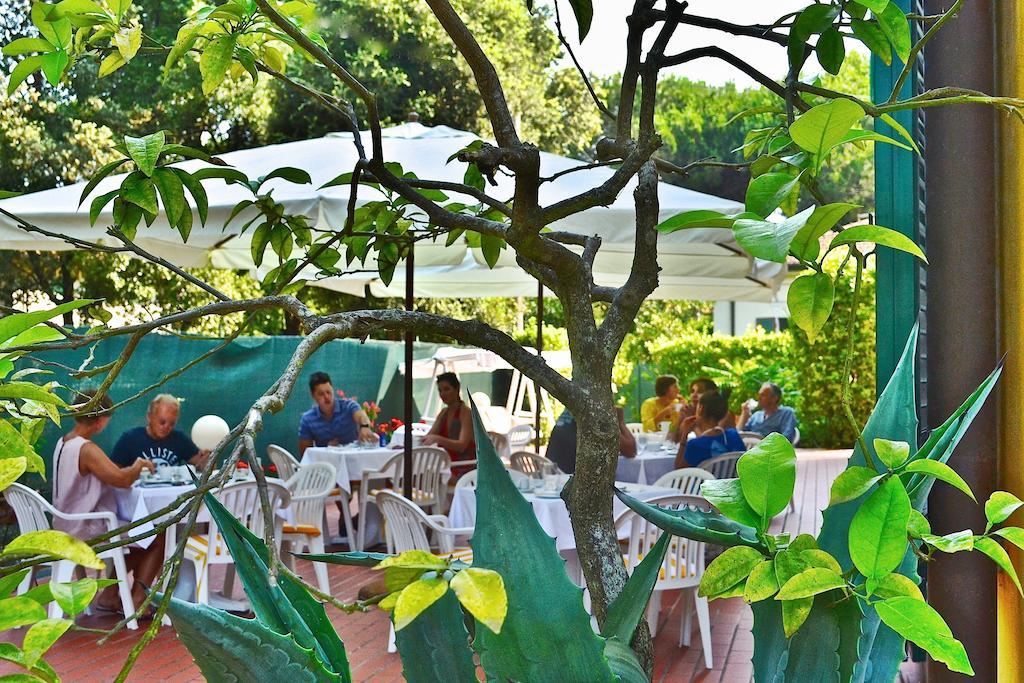 Hotel Villa Fiorisella Marina di Massa Bagian luar foto