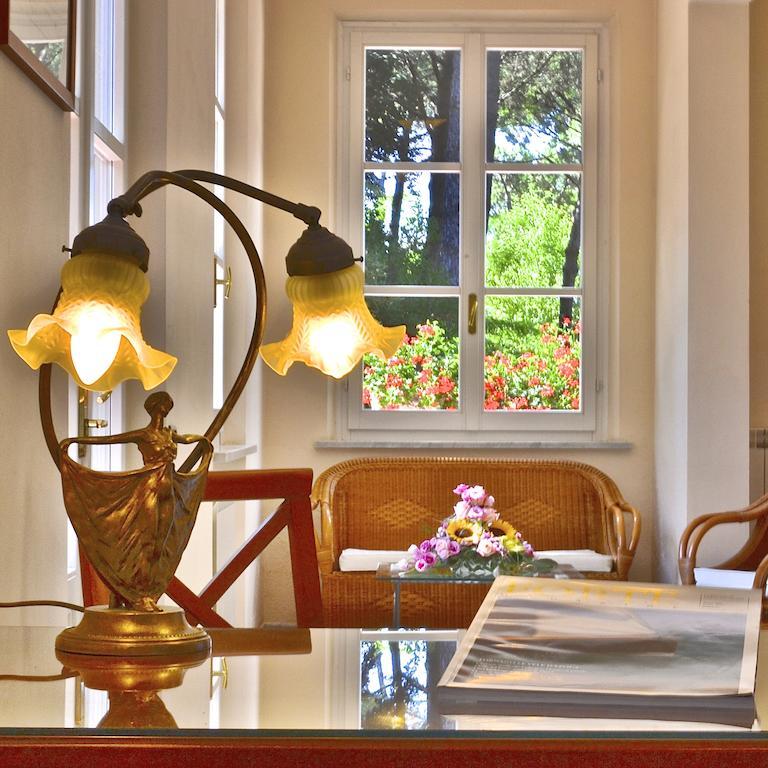 Hotel Villa Fiorisella Marina di Massa Bagian luar foto