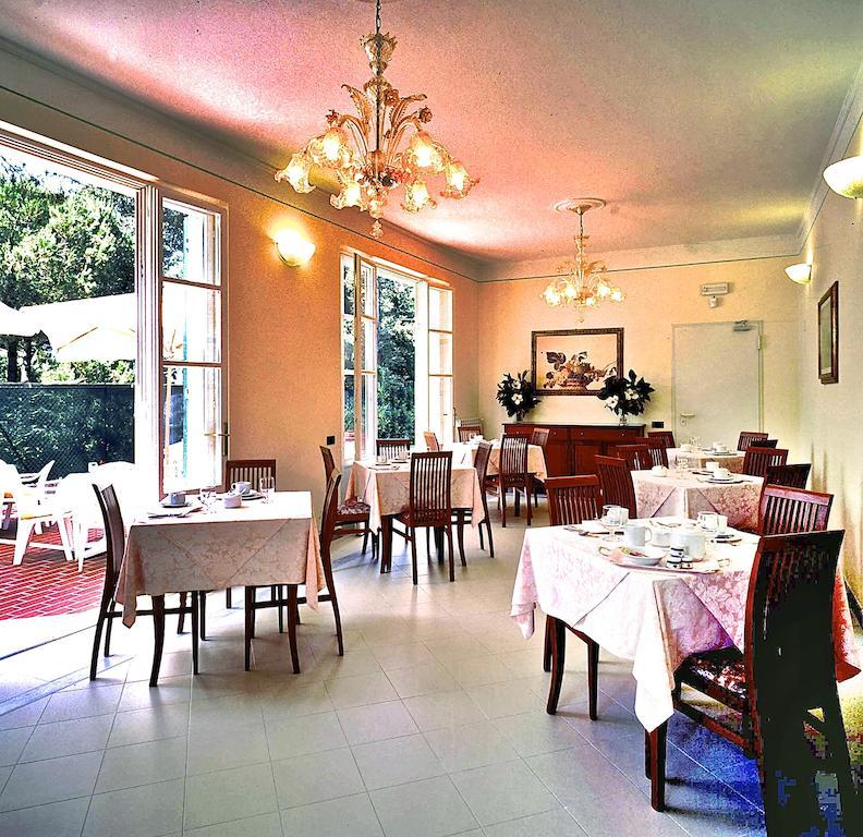 Hotel Villa Fiorisella Marina di Massa Bagian luar foto