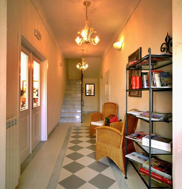 Hotel Villa Fiorisella Marina di Massa Bagian luar foto