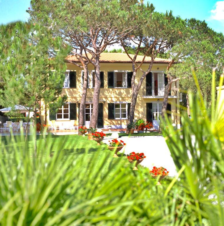 Hotel Villa Fiorisella Marina di Massa Bagian luar foto
