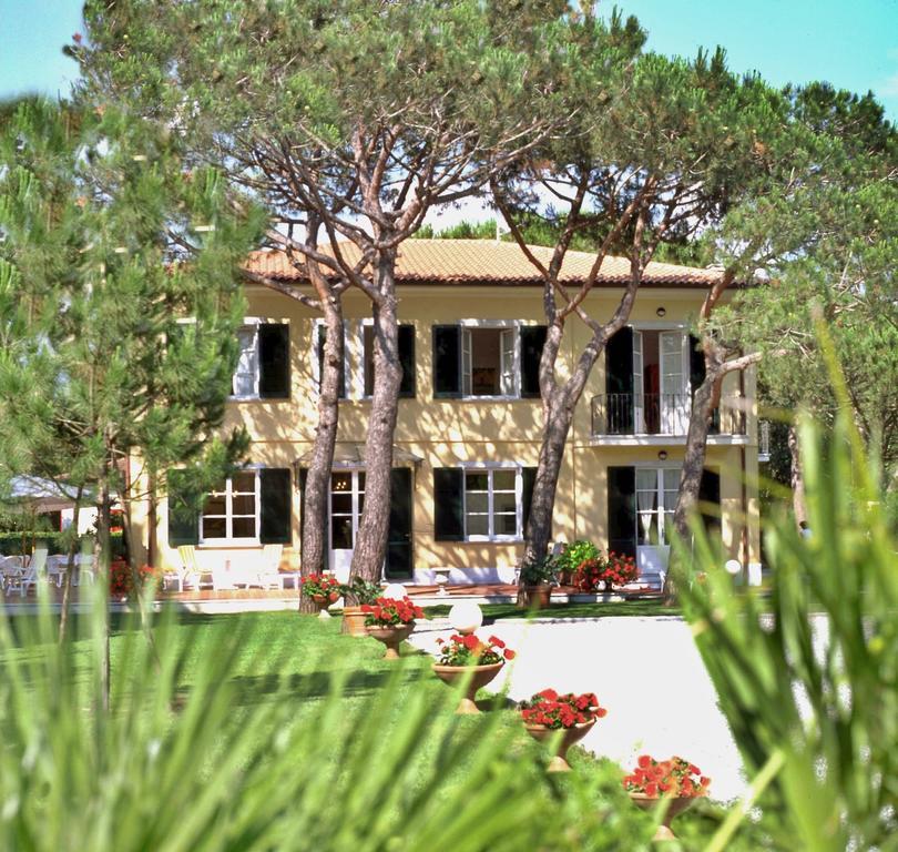 Hotel Villa Fiorisella Marina di Massa Bagian luar foto