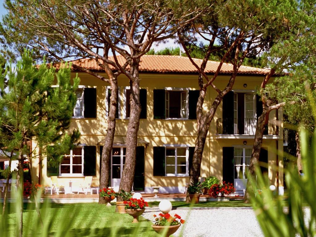 Hotel Villa Fiorisella Marina di Massa Bagian luar foto