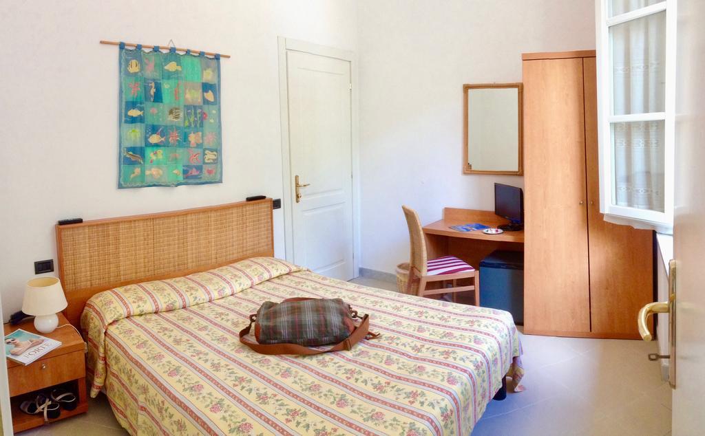 Hotel Villa Fiorisella Marina di Massa Bagian luar foto