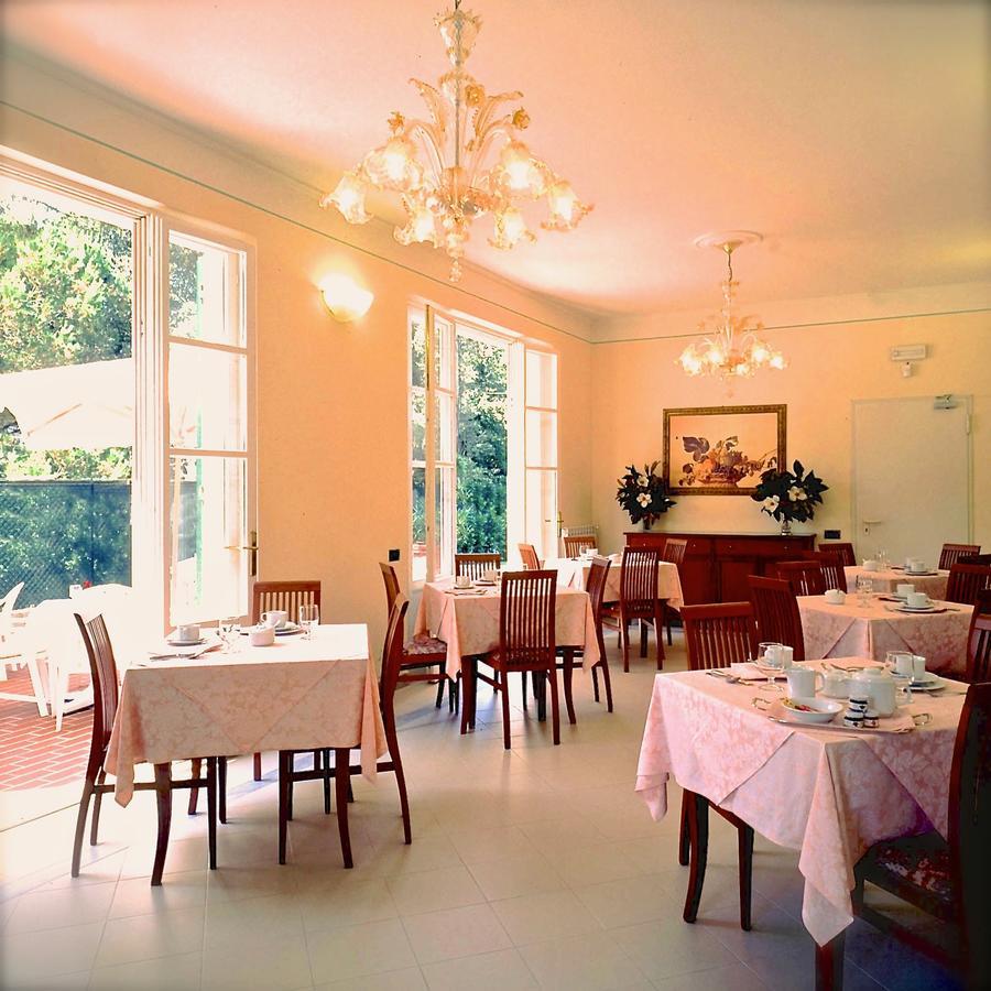 Hotel Villa Fiorisella Marina di Massa Bagian luar foto