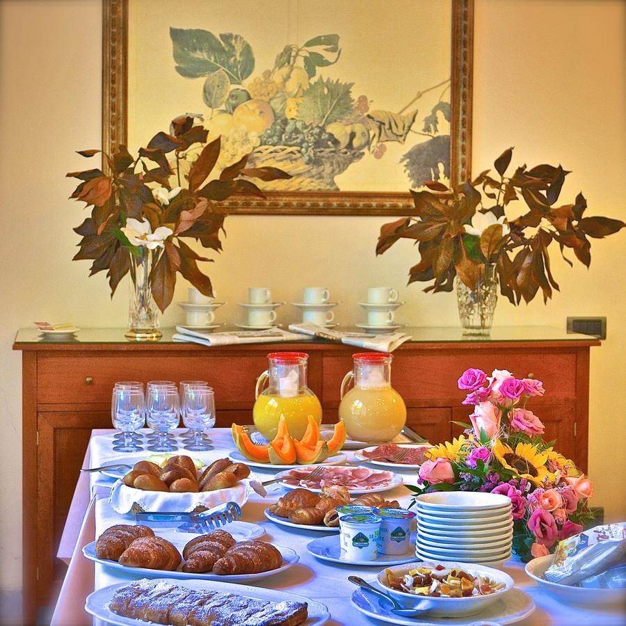 Hotel Villa Fiorisella Marina di Massa Bagian luar foto